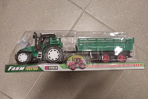 Traktor s vlekem setvačník