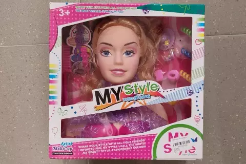 Česací hlava blondýnka