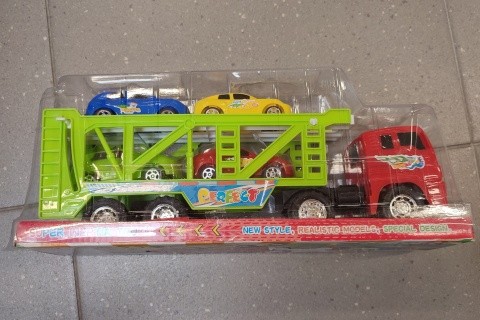 Kamion přepravník s auty