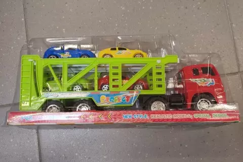 Kamion přepravník s auty