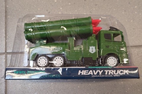 Vojenské auto s raketami