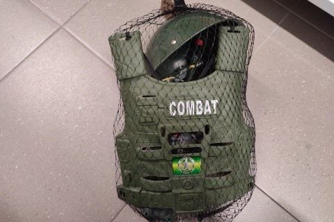 Vojenská sada s helmou