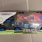 Kamion s autíčky a vystřelovačkou