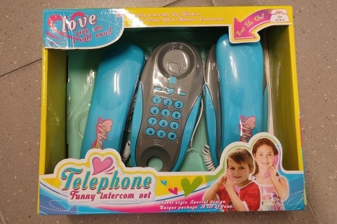 Telefony šedo-modré