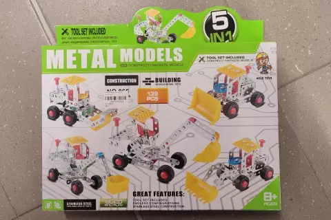 Šroubovací stavebnice kovová