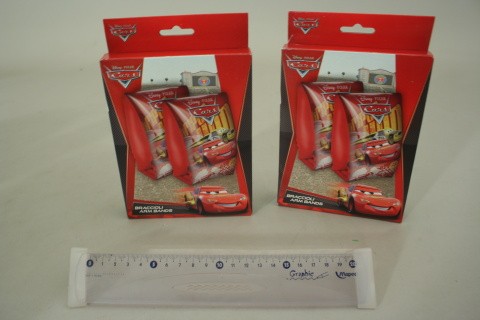 Barbie Deluxe Módní panenka v kalhotovém kostýmu HPL76