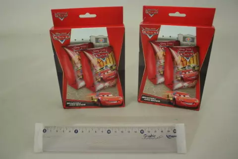 Barbie Deluxe Módní panenka v kalhotovém kostýmu HPL76