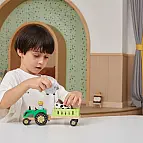 Dřevěný traktor se zvířátky