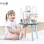 Dřevěný hrací stolek s labyrintem