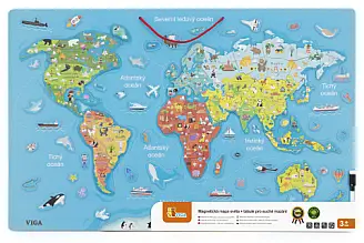 Dřevěná mapa světa s tabulí v českém jazyce