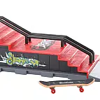 Rampa schody se skateboardem šroubovací