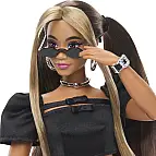 Barbie Deluxe Style Modelka v černém topu a růžové sukni JJN74