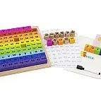 Dřevěná abeceda a matematika